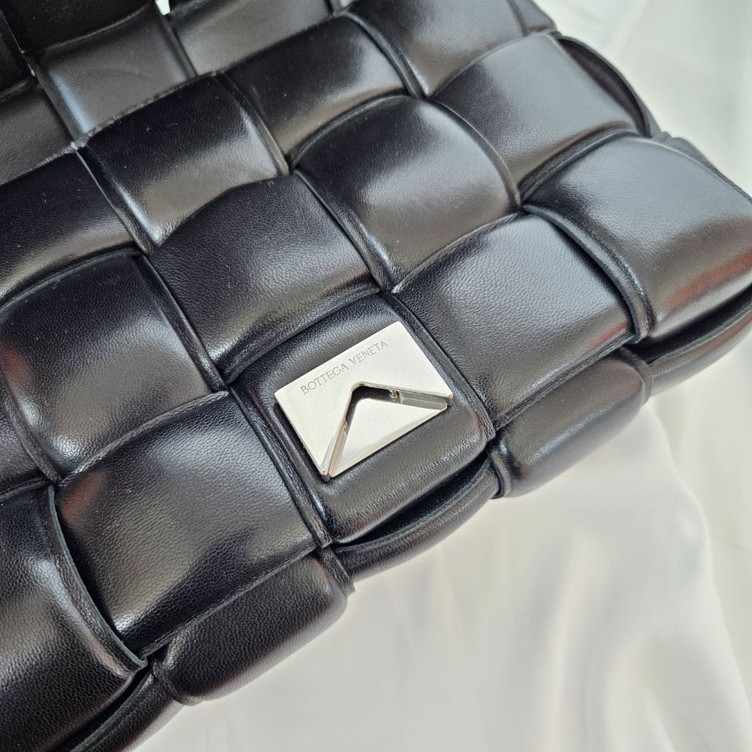 Bottega Veneta Cassette medium padded intrecciato leather shoulder bag