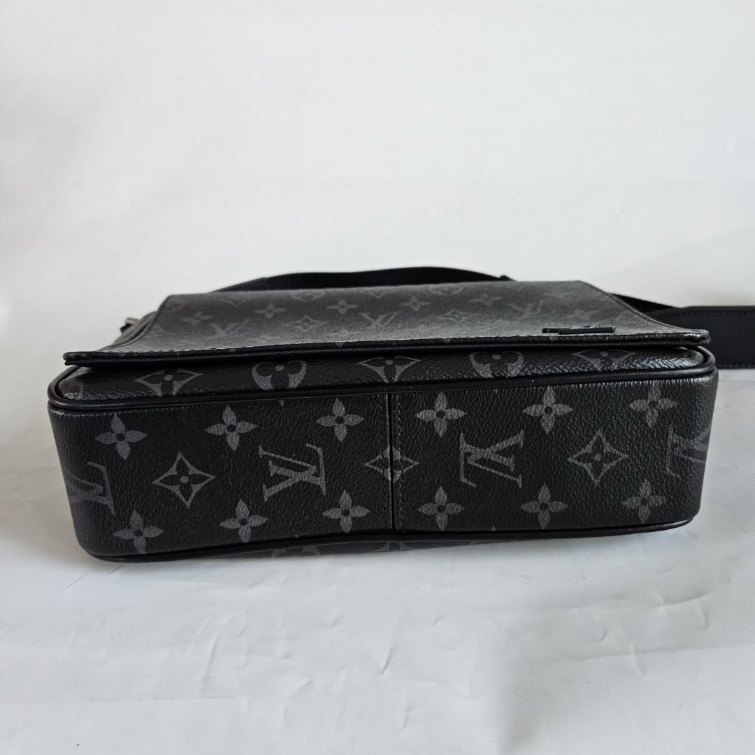 Louis Vuitton District PM Messenger Mens Bag