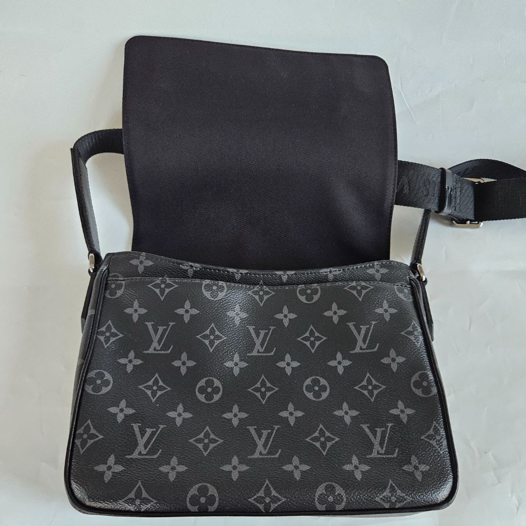 Louis Vuitton District PM Messenger Mens Bag