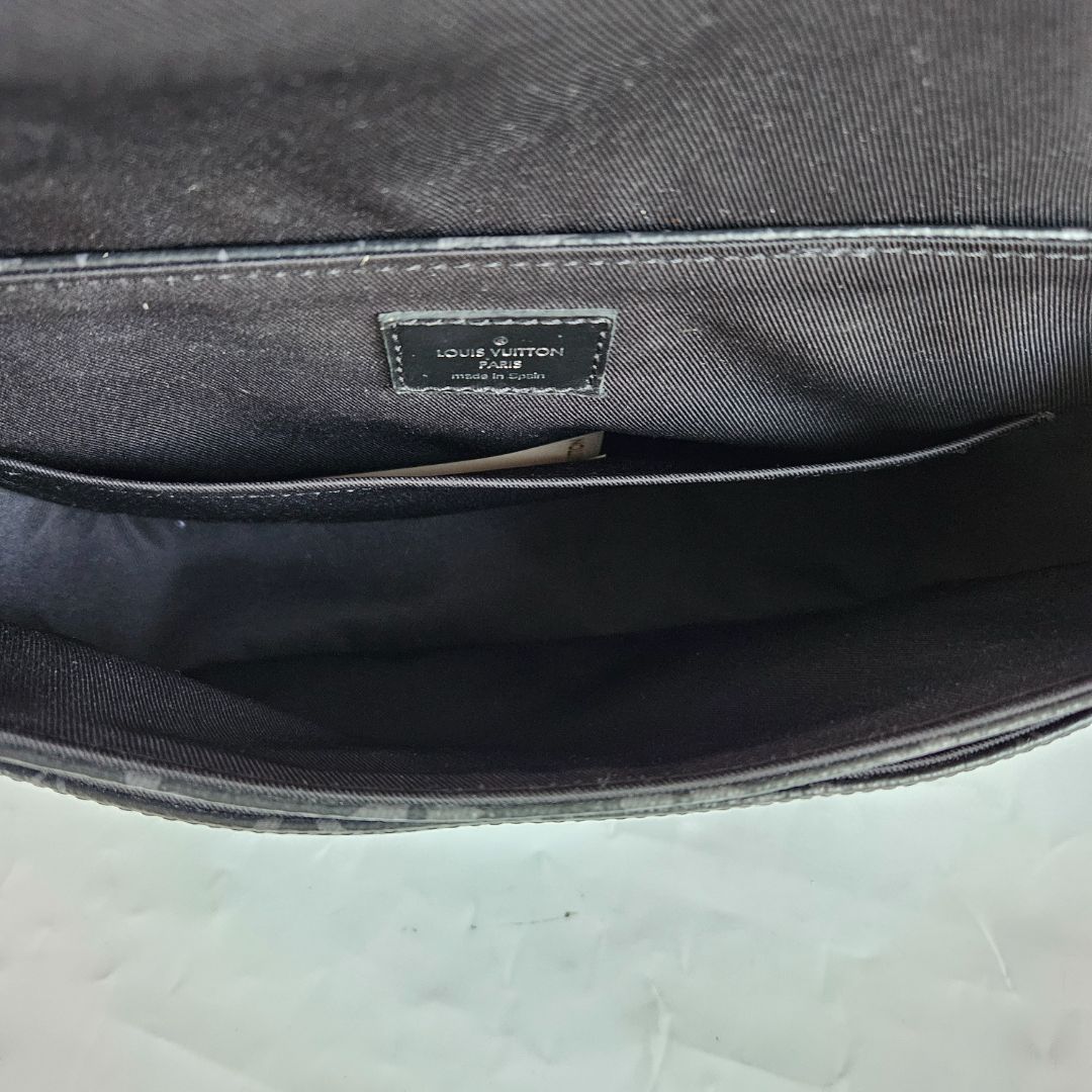 Louis Vuitton District PM Messenger Mens Bag