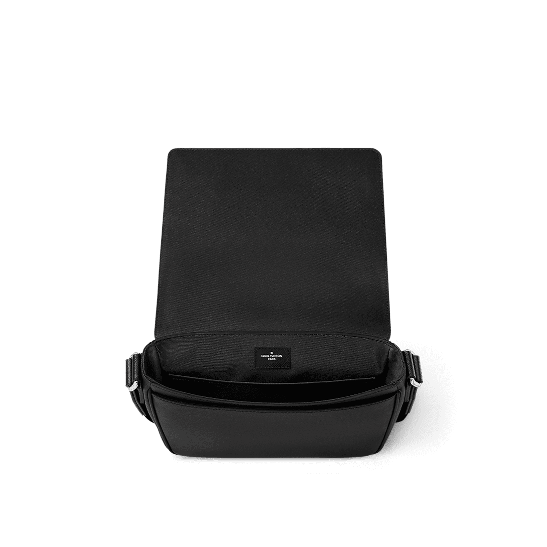 Louis Vuitton M30850 District PM