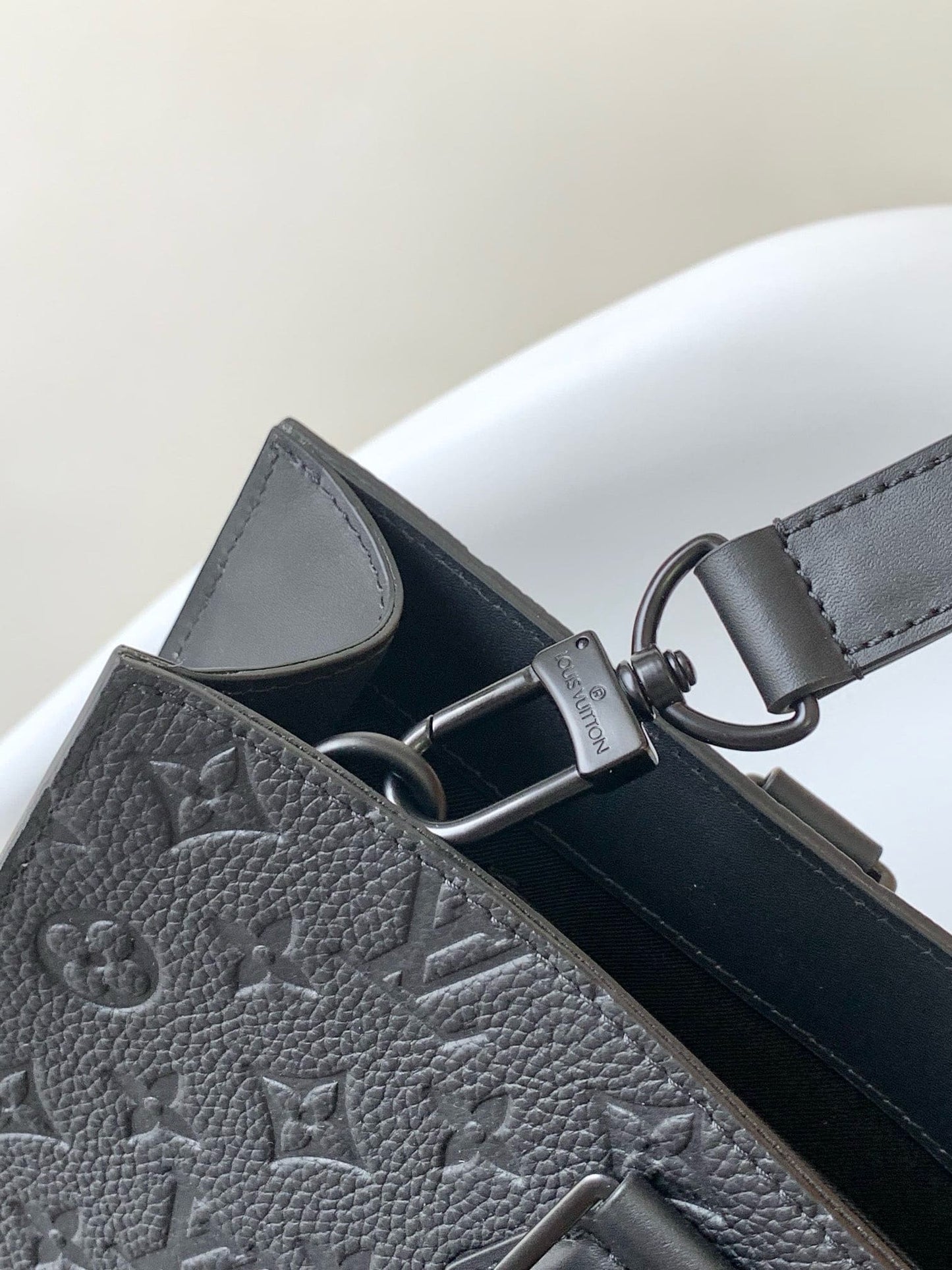 Louis Vuitton M21866 Sac Plat NV