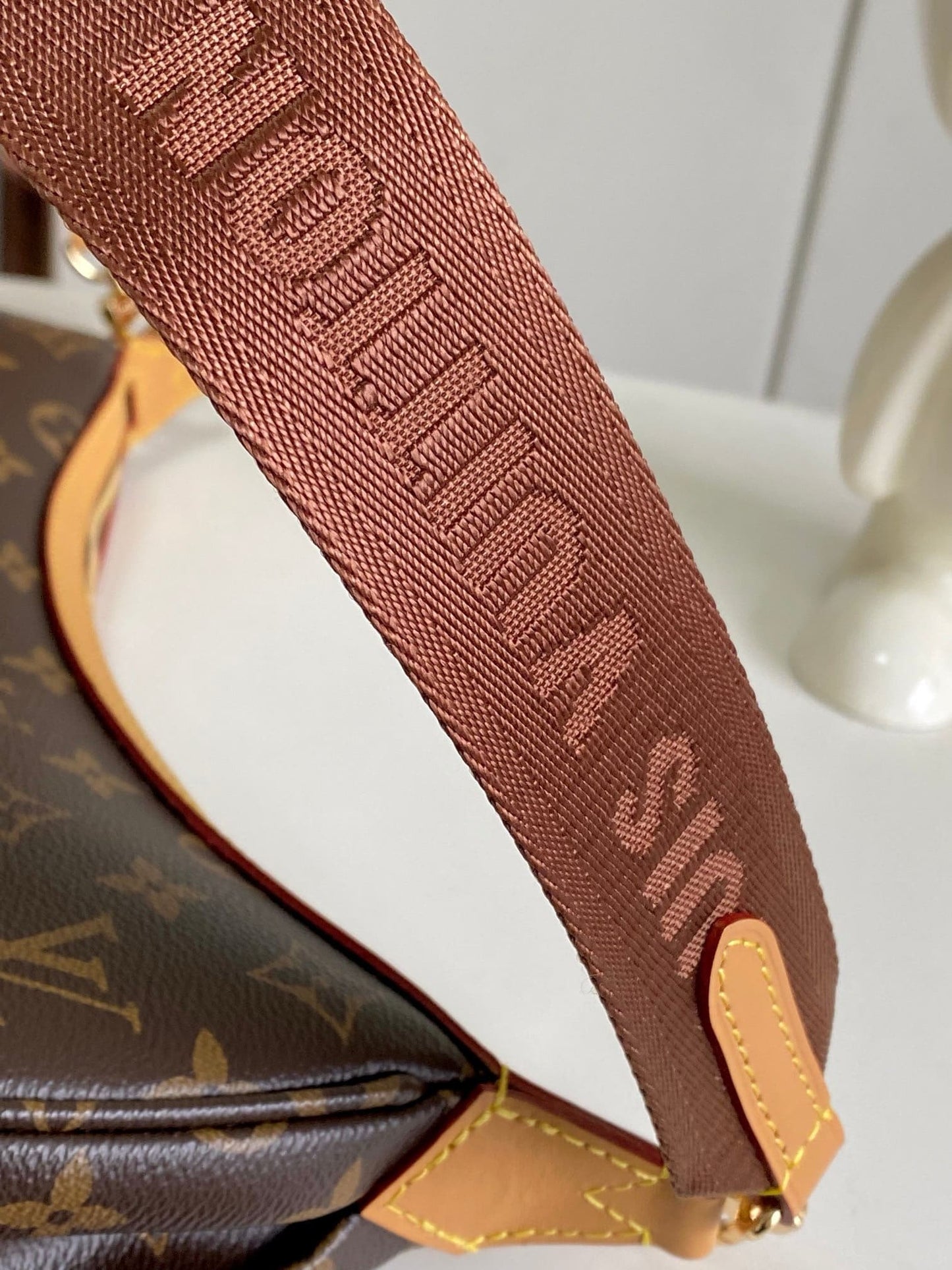 Louis Vuitton M12939 Looping