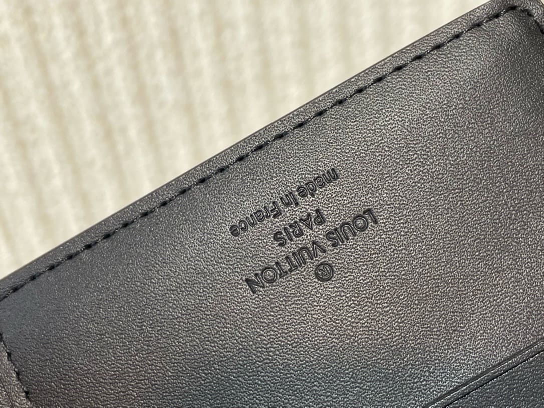 Louis Vuitton M82072 Multiple Wallet
