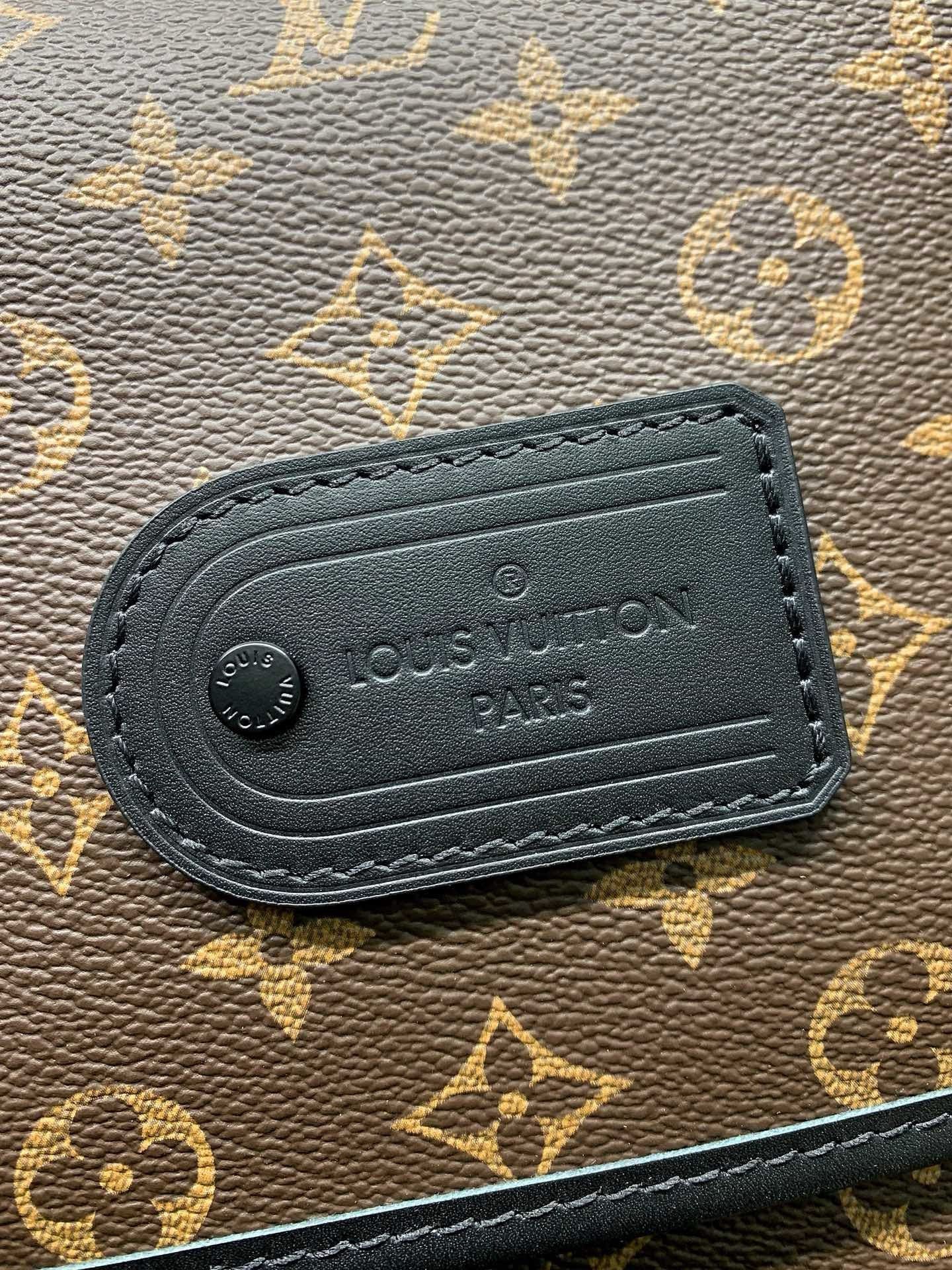 Louis Vuitton M46972 LV Trail Messenger