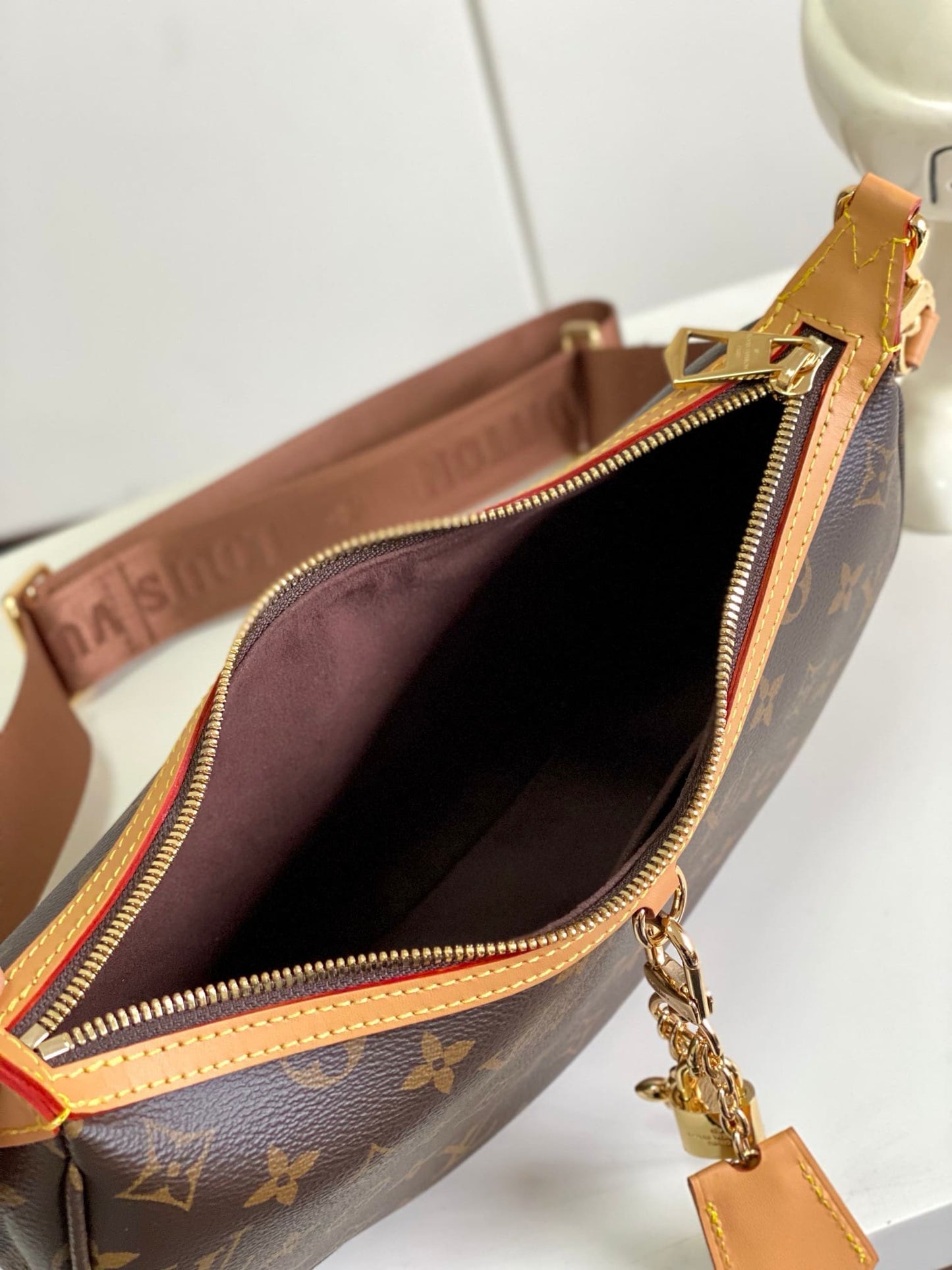 Louis Vuitton M12939 Looping