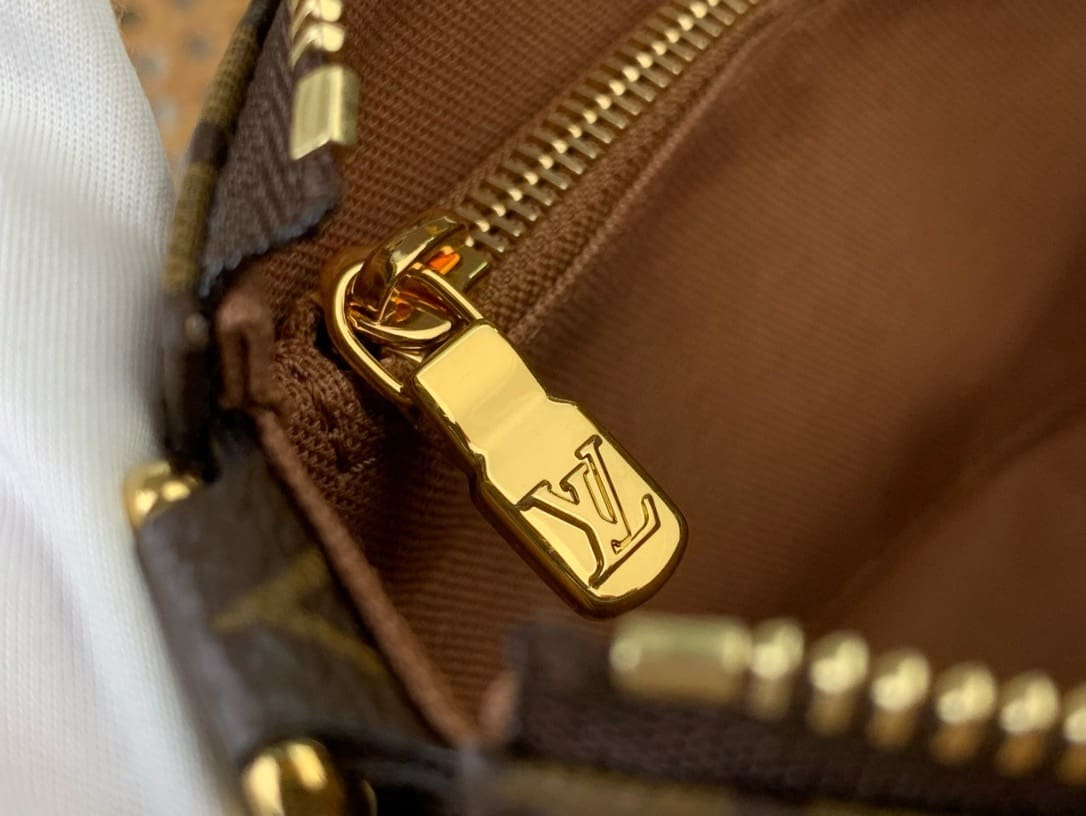 Louis Vuitton M82766 Pochette Accessoires