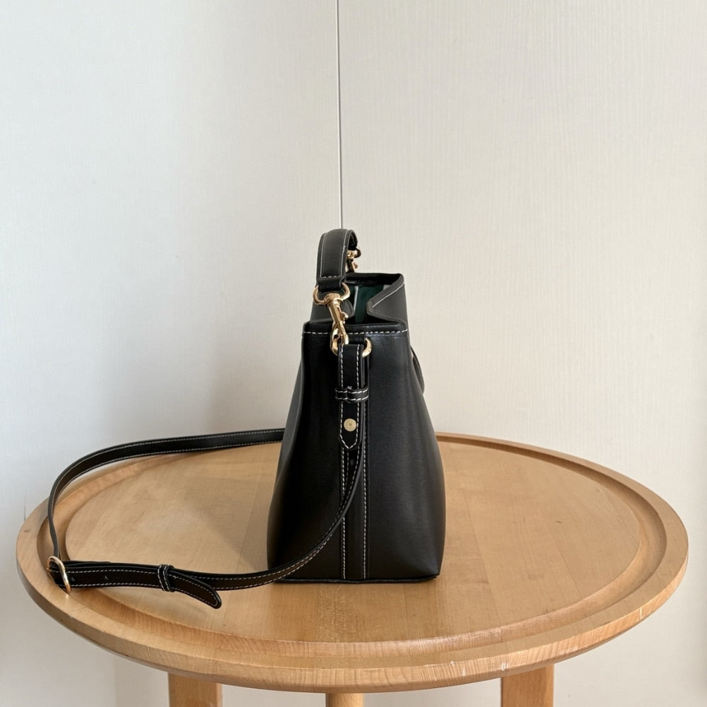GUCCI GG EMBLEM SMALL BUCKET BAG BLACK LEATHER 20CM 815118 AAEC2 1000