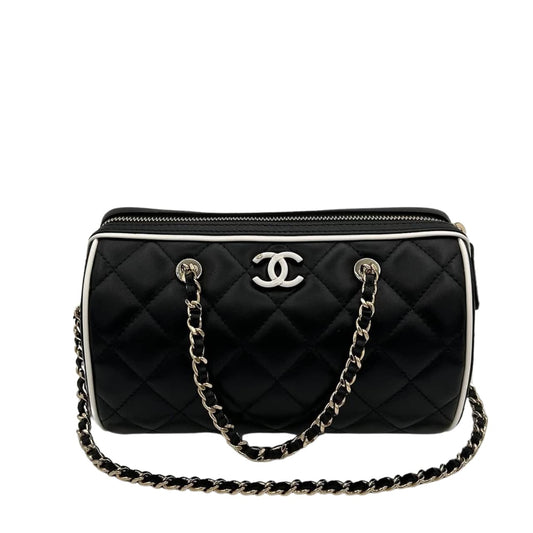 CHANEL CLUTCH WITH CHAIN BLACK AND WHITE 18CM
