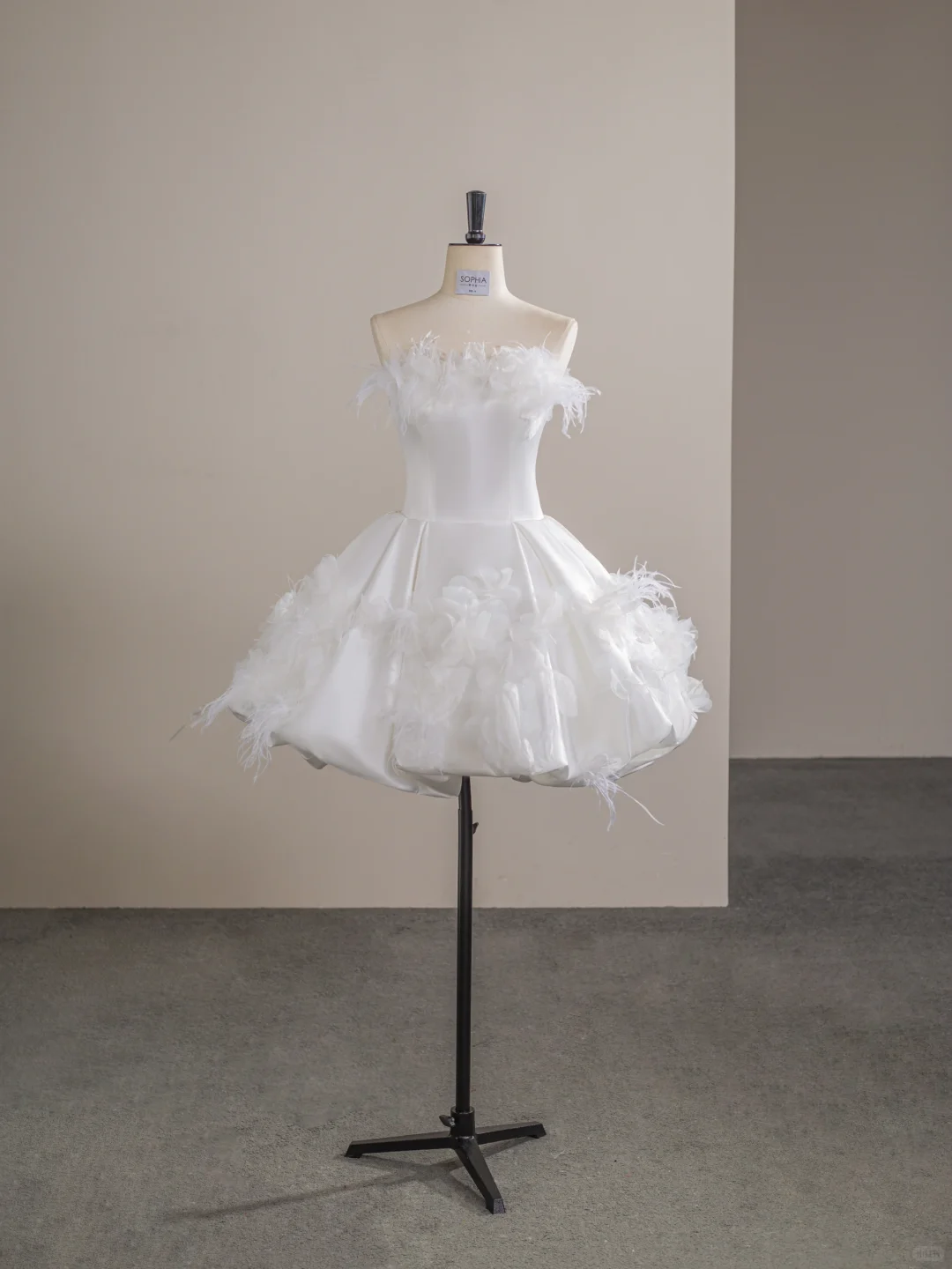 Classy Strapless White Satin Short A Line Birthday Outfits 8th Grade Homecoming Dress S807