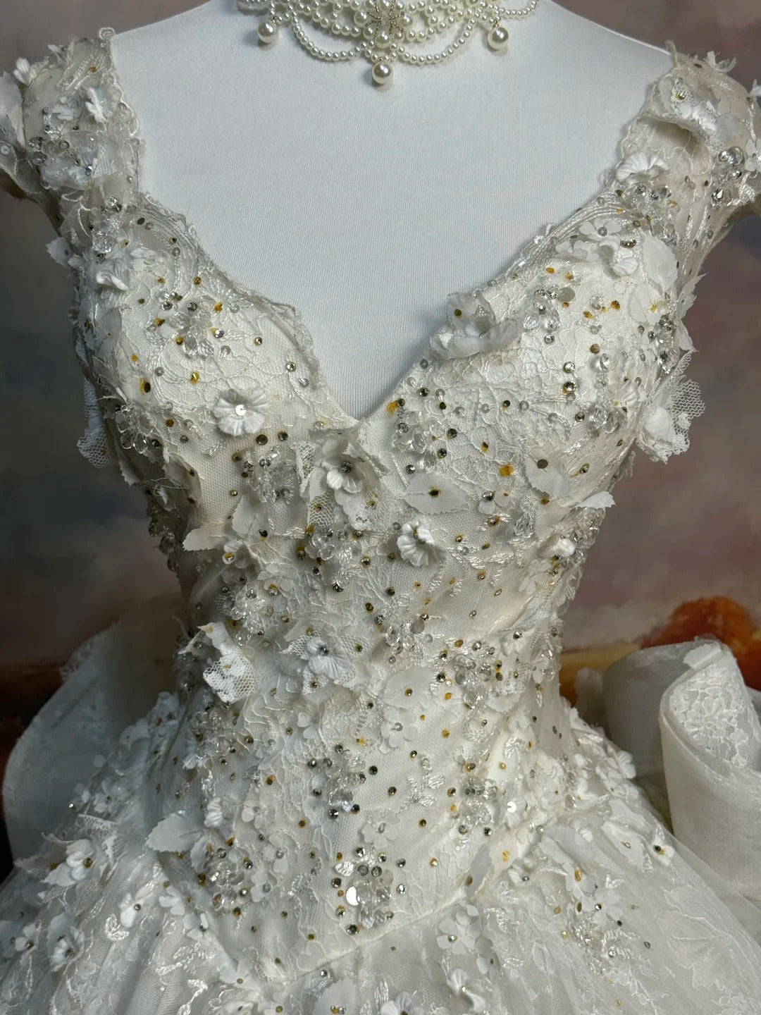 A Line Lace Wedding Dress Sleeveless Long Bridal Dress cg25947