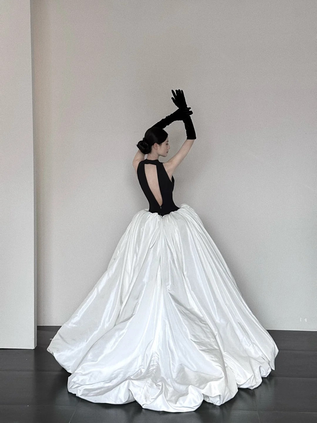 Black and white fashionable and elegant V-neck long satin A-line floor-length ball gown evening dress prom dress gh3732