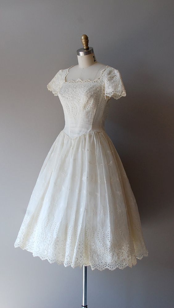 Vintage A-Line Short Lace Tea Length Wedding Dress Chic Midi Bridal Gown with Sleeve fg5778