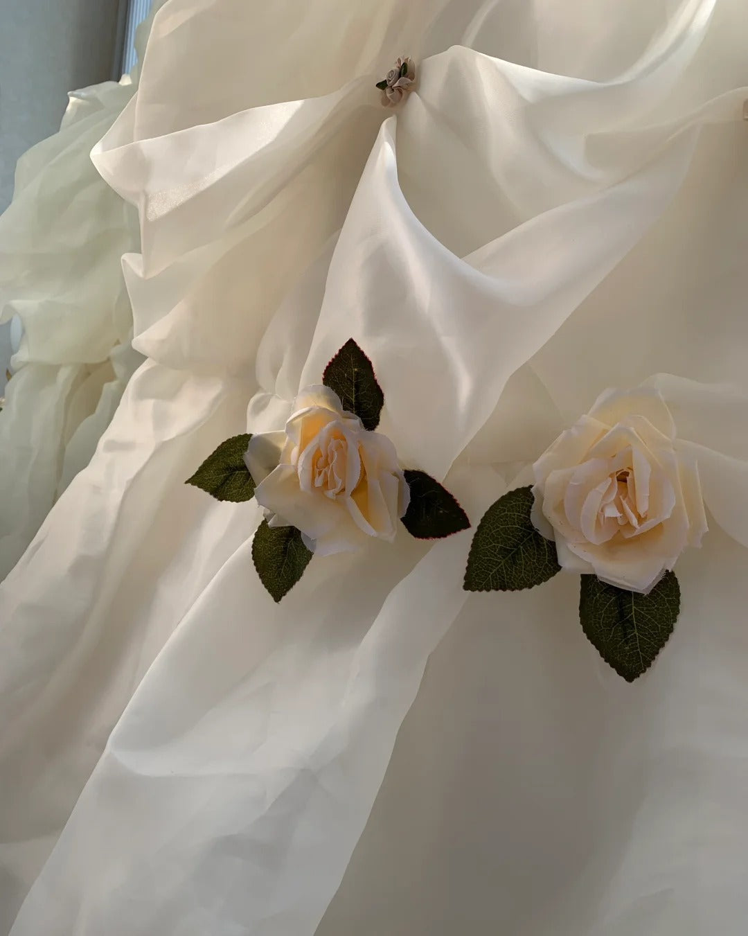 Ivory Elegant Exquisite Floral Beading Long Tulle Floor Length Tiered Ball Gown Evening Gown Wedding Dress gh4133