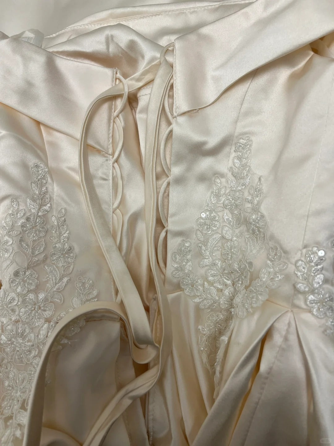 White Delicate Floral Applique Long Satin Ball Gown Evening Gown Wedding Dress gh4292