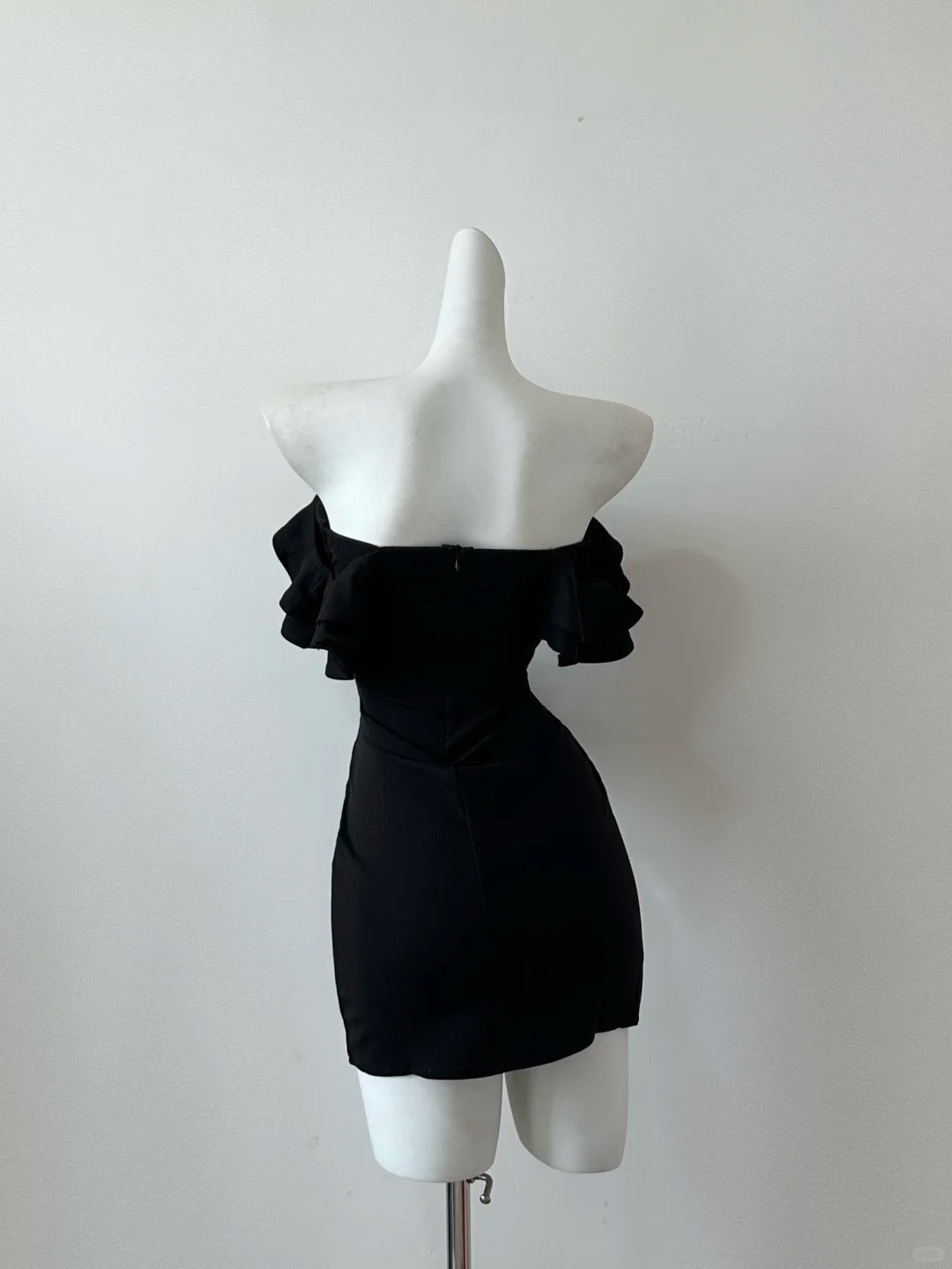 Red/Black Fashion Elegant Ruffle Neckline Short Satin Homecoming Dress Prom Dress Evening Dress Party Dress Ball Gown gh4043