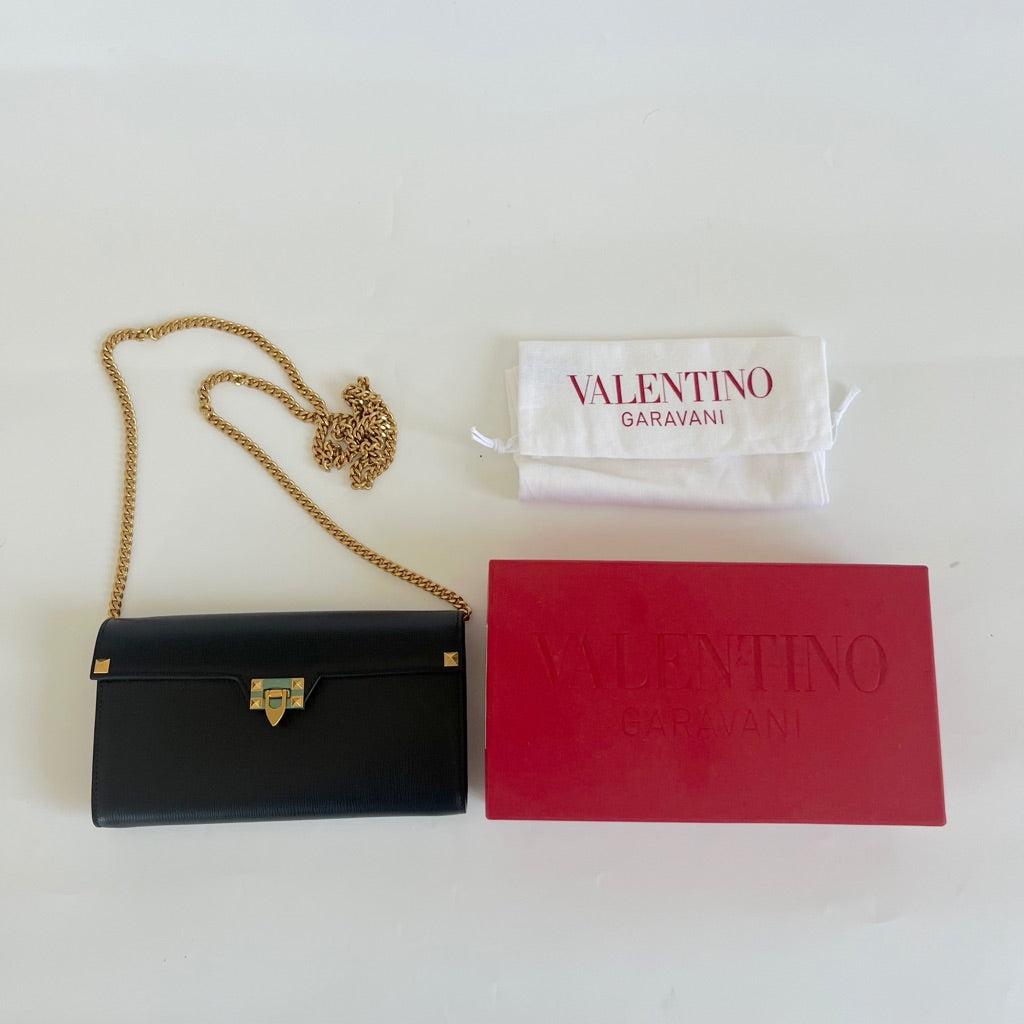 Valentino Garavani Rockstud Wallet on Chain in Textured Leather