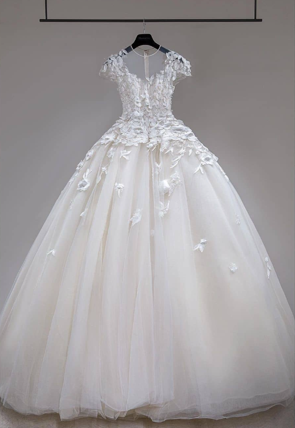 Elegant A Line Round Neck Appliques White Tulle Long Wedding Dress SH2211