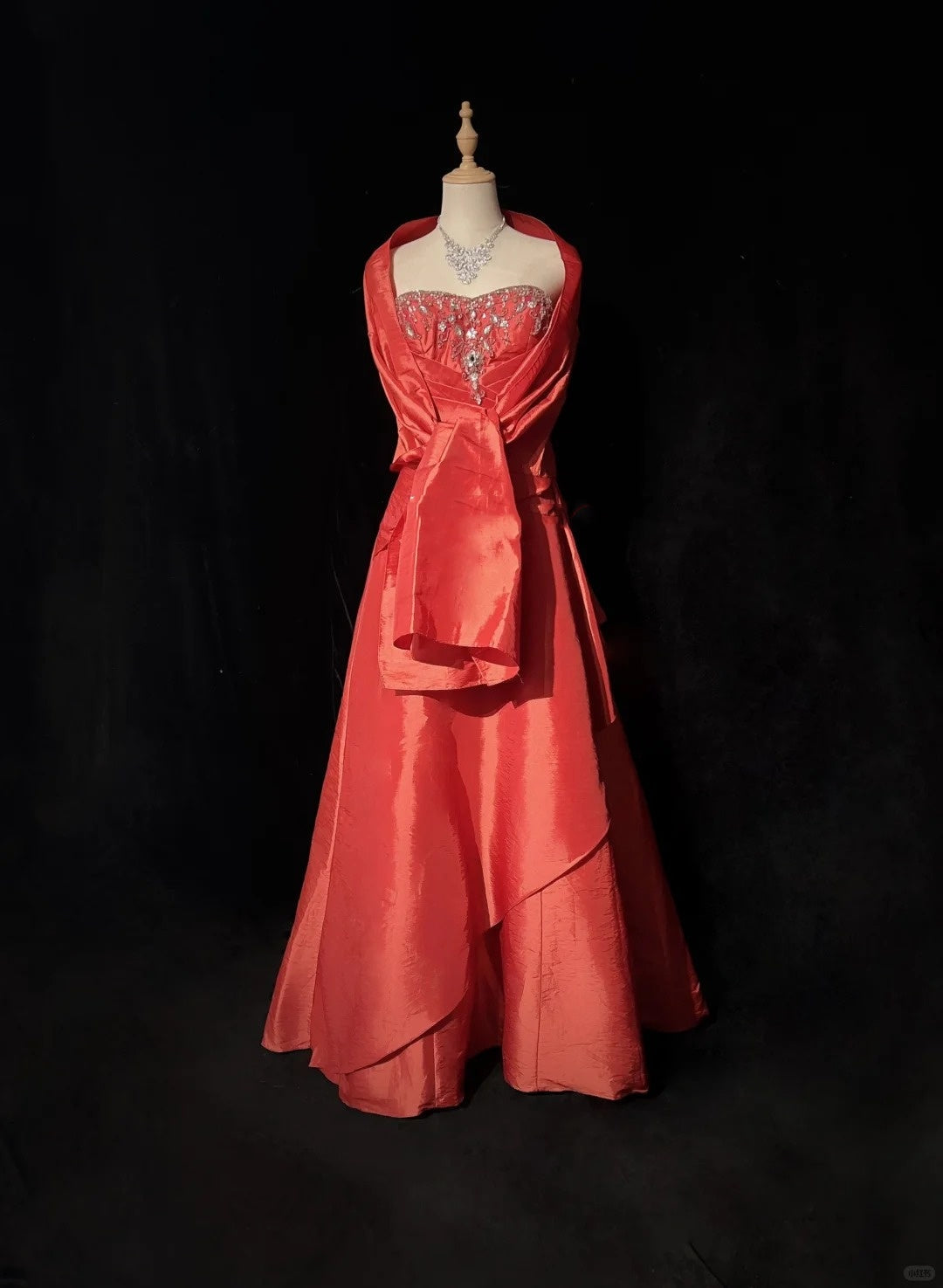 Red Gorgeous Vintage Shiny Elegant Delicate Rhinestone Beaded Satin Floor Length Fairy Ball Gown Evening Gown Party Gown Prom Gown Red Waltz gh3854