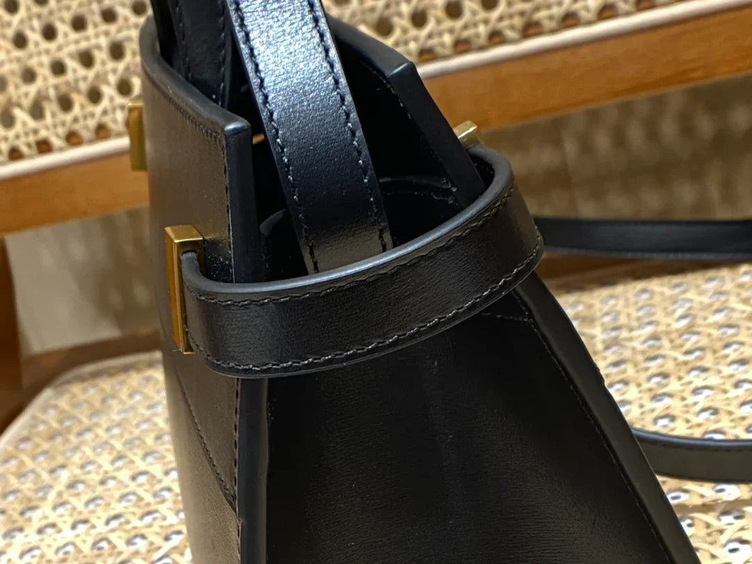 YSL Manhattan Nano Bag Black 593741 21x16x9cm