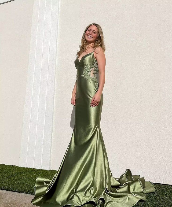 Spaghetti Straps V Neck Green Mermaid Long Prom Dress With Applique fg5302