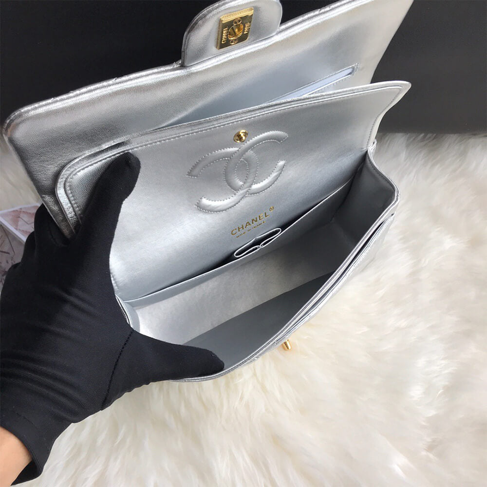 CHANEL Classic Flap Medium