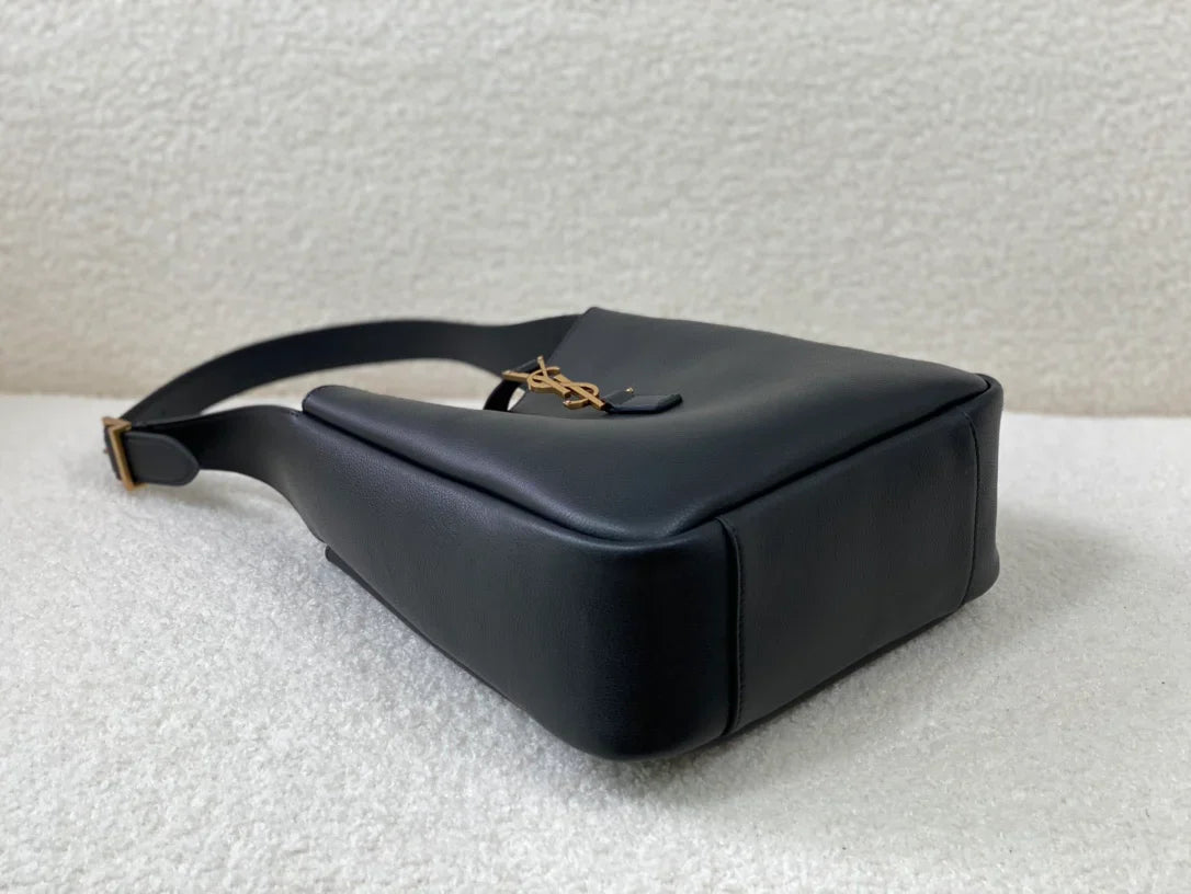 YSL Le 5 A 7 Supple Small Grained Leather Black 23 x 22 x 8.5cm