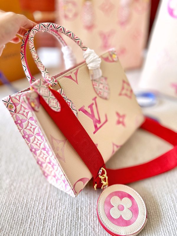 Louis Vuitton OnTheGo PM M22976