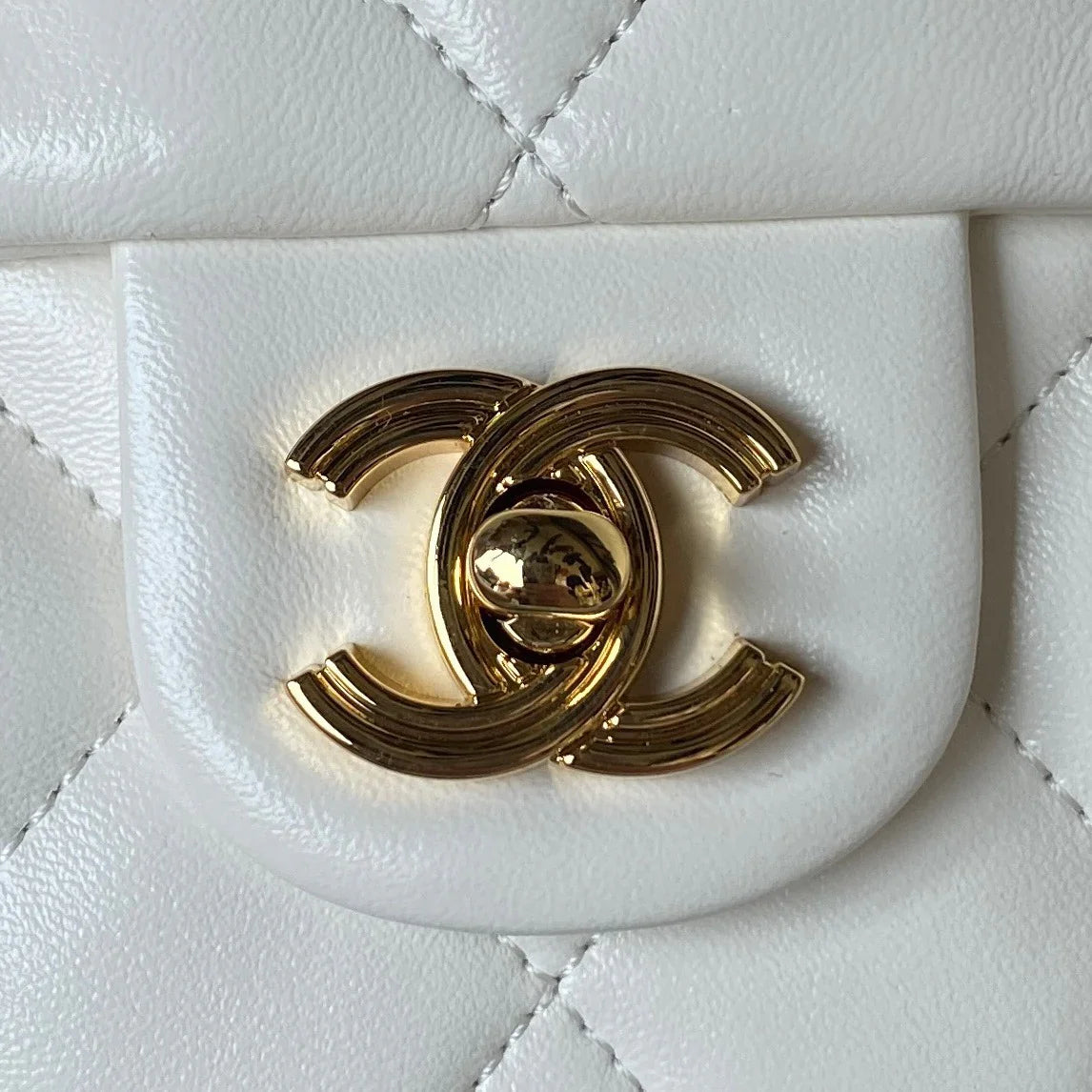 Chanel Flap Bag Gold Top Handle White - 13X21X8cm