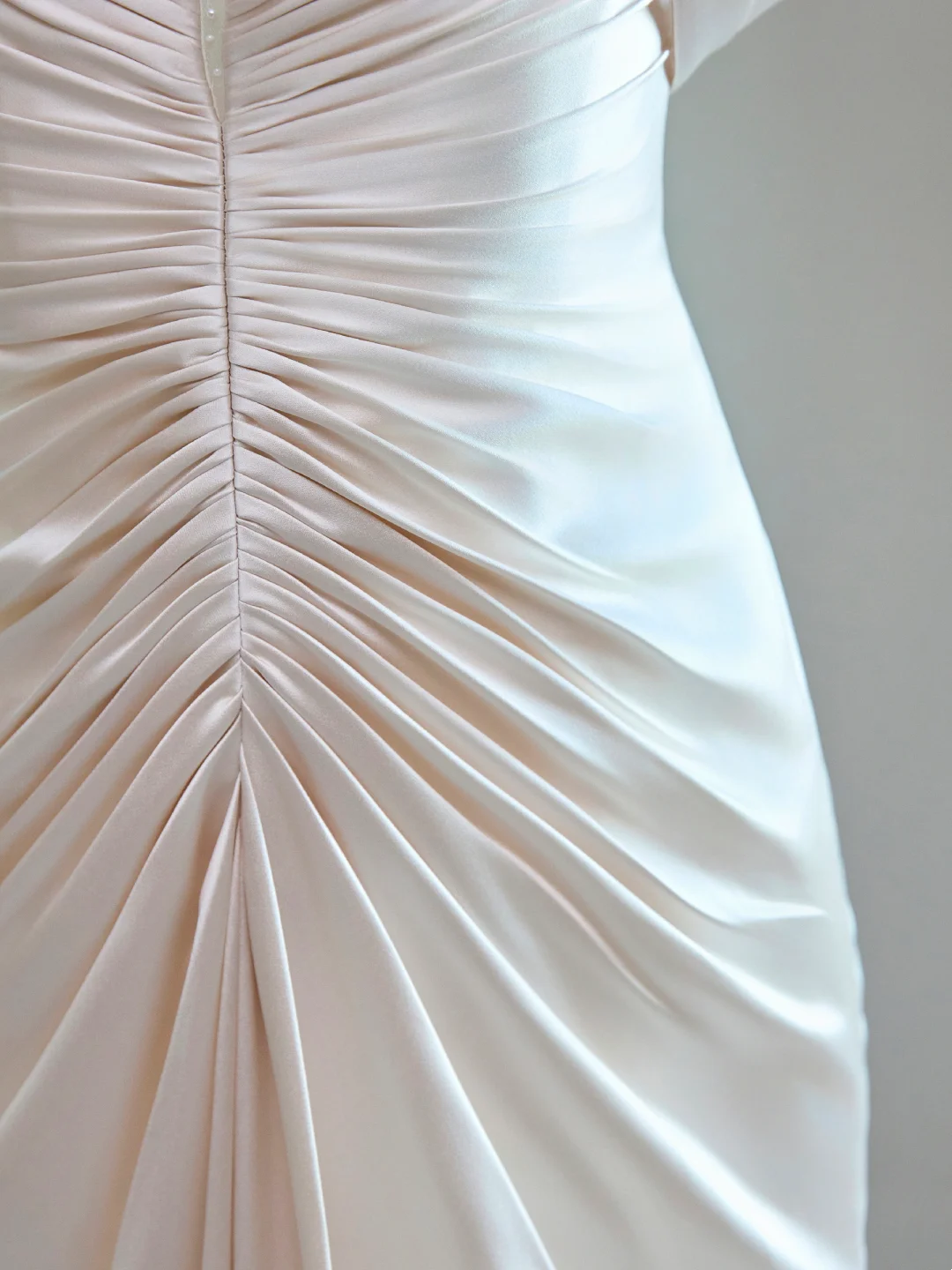 Modest Bridal Gown Sheath Off The Shoulder Light Pink Satin Pleated Long Wedding Dresses Elegant Bridal Gowns DH1122