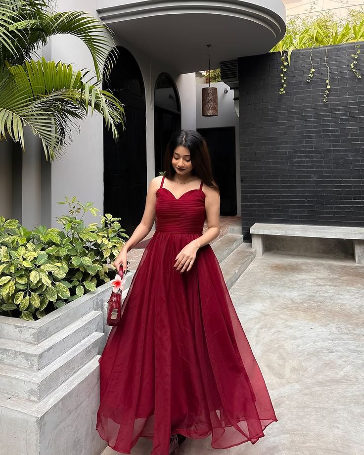 Elegant A line Spaghetti Straps Burgundy Long Prom Dresses Party Dress Summer 20th Birthday Outfits 18th Birthday Dresses For Teens DH118