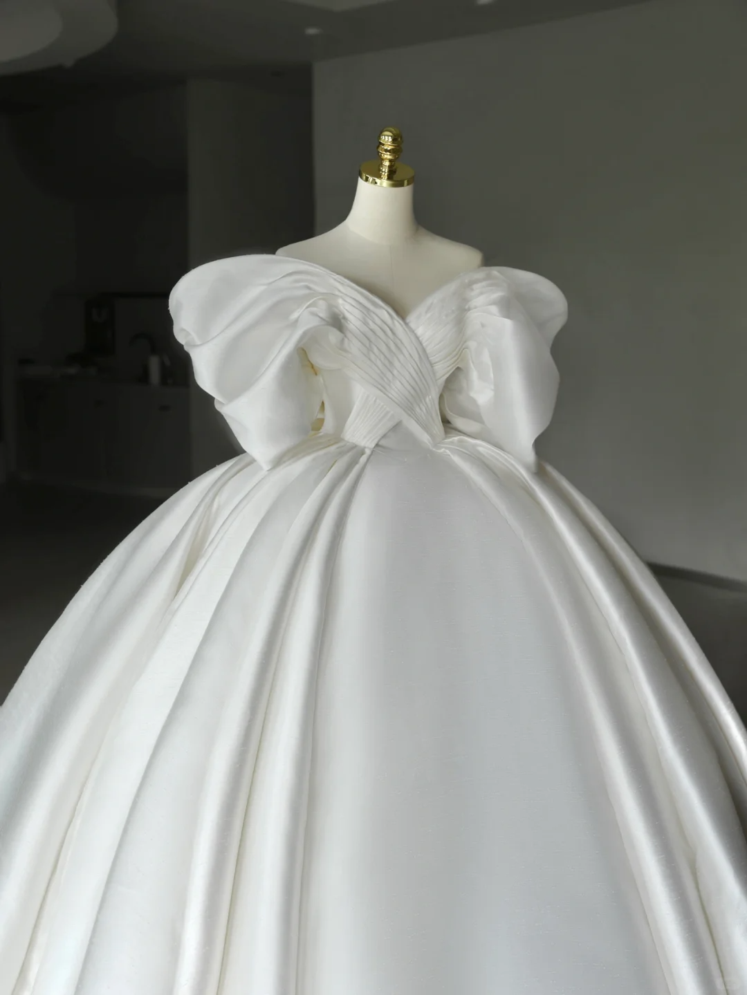 Princess Bridal Gown Ball Gown Off The Shoulder Satin Wedding Dress With White Short Sleeves Wedding Dresses Modest Wedding Gowns DH1287