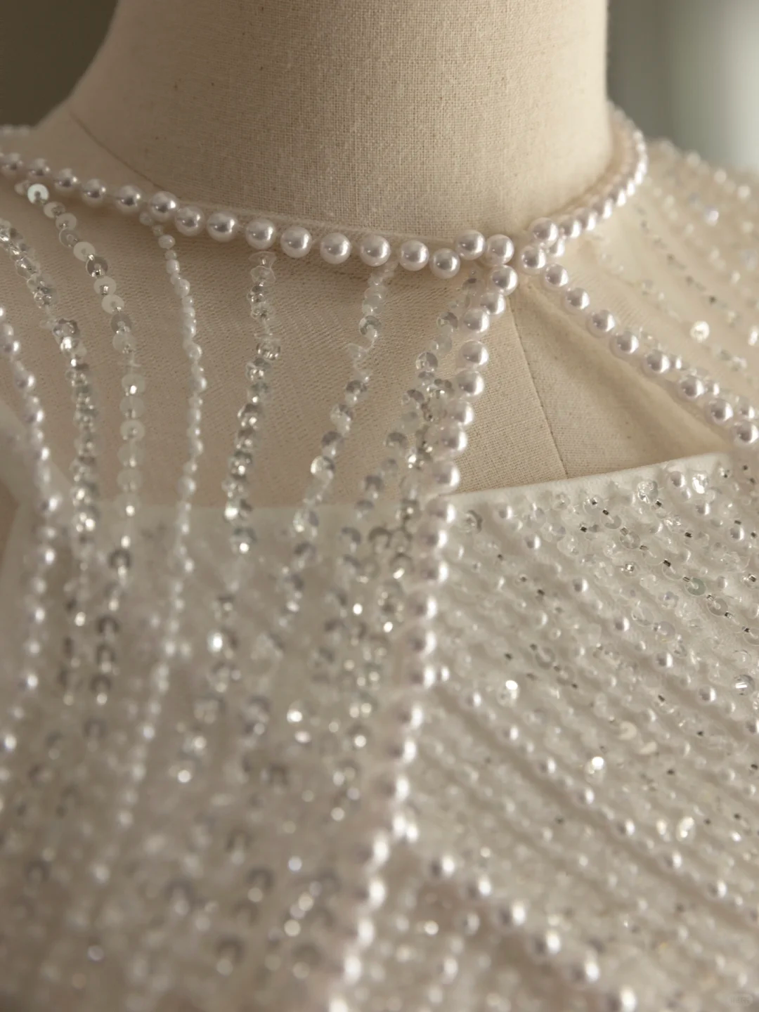 Pretty Wedding Dresses Mermaid Straps White Pearls Long Wedding Dresses Simple Bride Dress Bridal Gowns DH1545