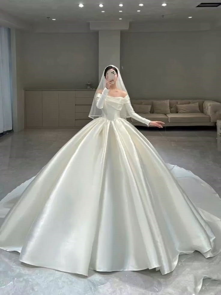 Princess Bridal Dress Ball Gown Off The Shoulder White Long Sleeves Wedding Dress Ruffles Satin Wedding Dresses Modest Wedding Gowns DH1780