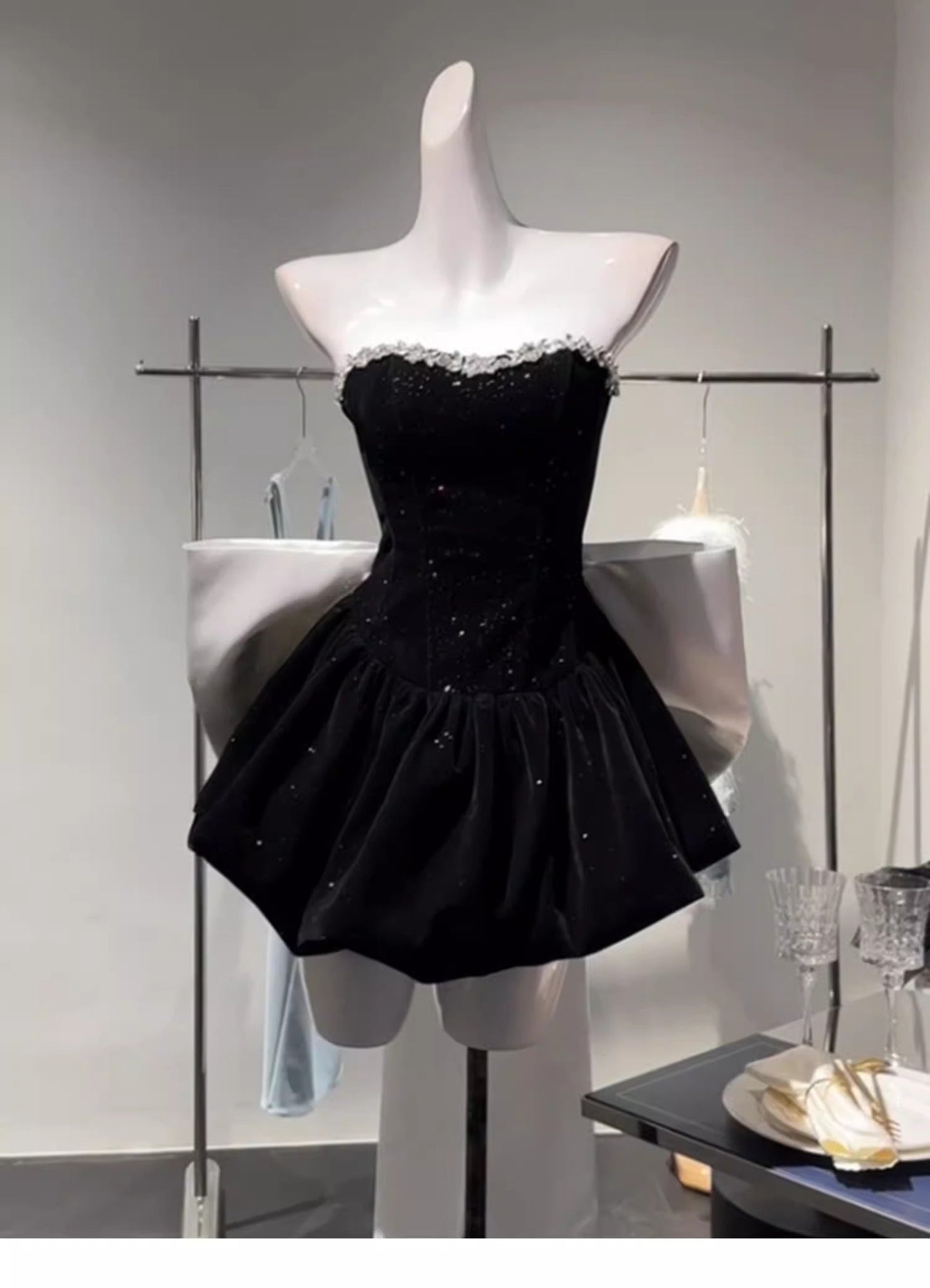 Cute A Line Sweetheart Black Velvet Short Mini Formal 8th Grade Homecoming Dresses Middle School Hoco Court Dress 18th Birthday Dress Hoco Outfits DH1800
