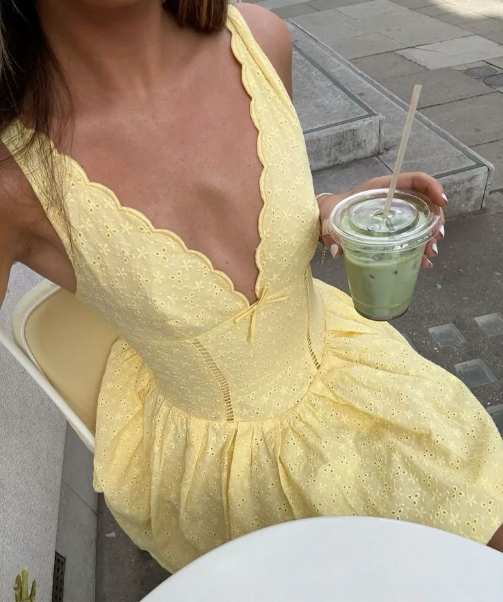 Simple A Line V Neck Yellow Lace Formal 8th Grade Homecoming Dresses Middle School Short Birthday Gowns Graduation Dress Hoco Outfits DH2002