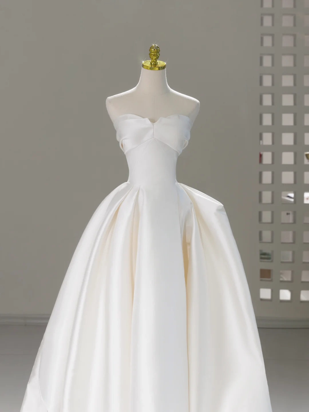 Timeless Bridal Dress Ball Gown Sweetheart Satin White Long Wedding Dress Boho Wedding Dresses Modest Wedding Gowns DH2059