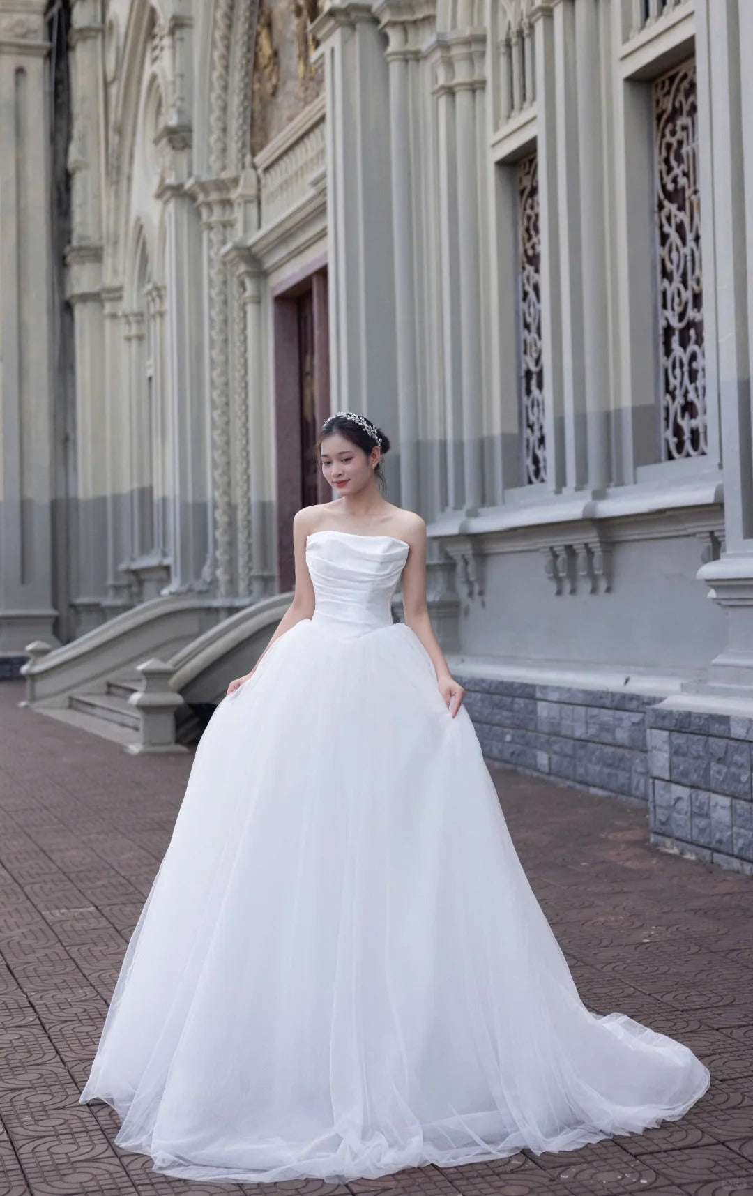 Simple Strapless Tulle Floor Length Wedding Dress Chic Sleeveless Bridal Gown DH2690