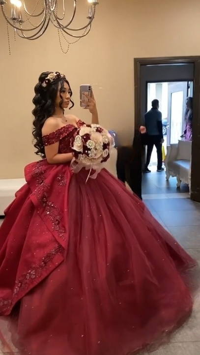 Sweet Burgundy Applique Ball Gowns Tulle Off-the-shoulder Long Quinceanera Dress Glitter Formal Dress DH2694