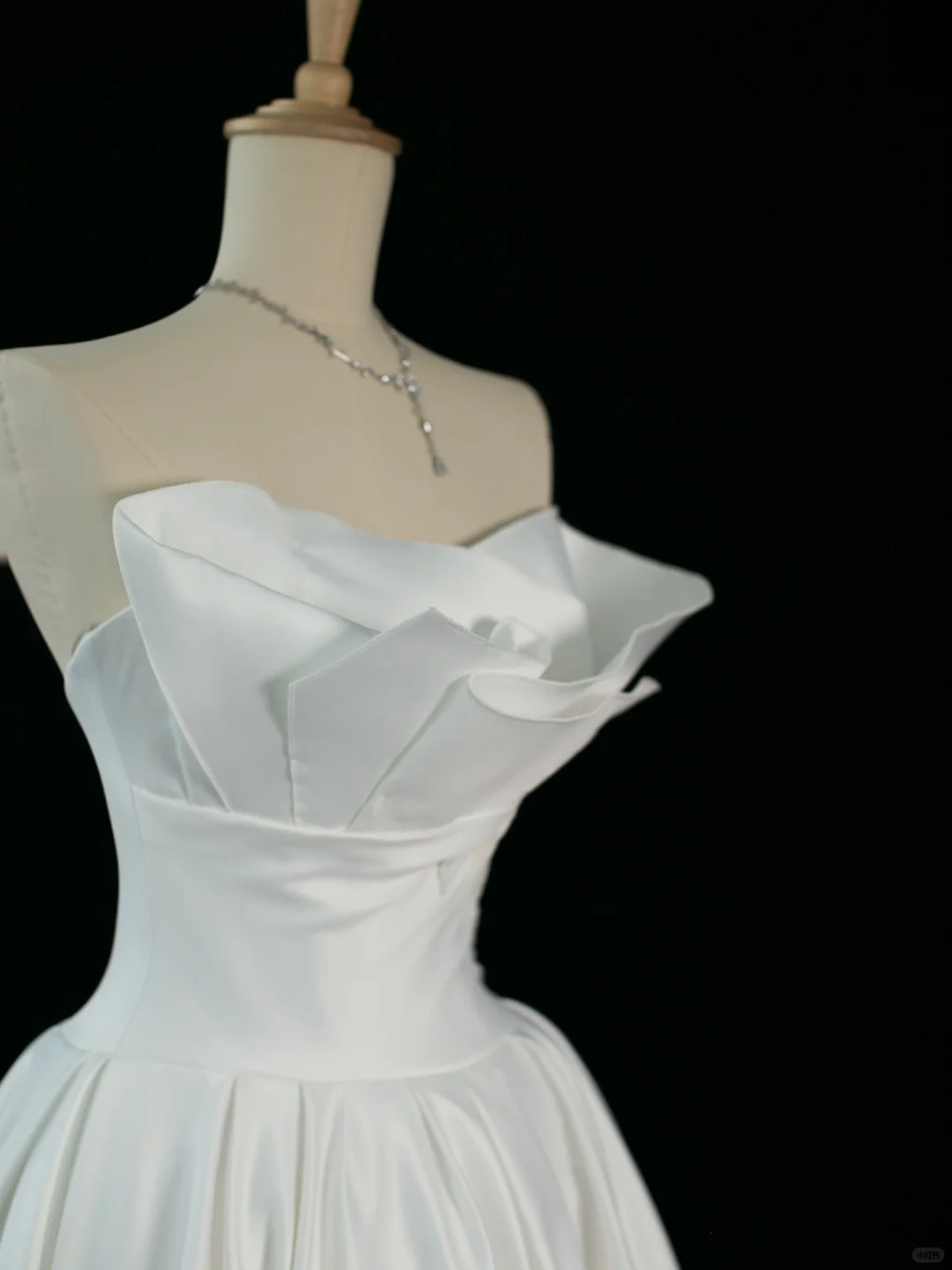 Pretty Wedding Dress A line Strapless Sleeveless White Long Wedding Dresses Bridal Gowns Brides Gown DH350