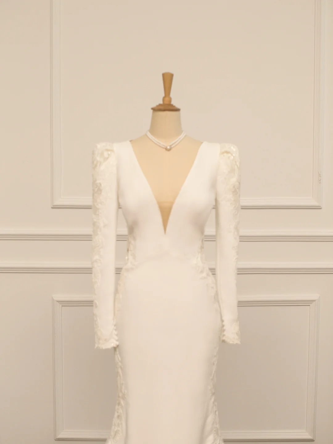 Pretty Wedding Dress Mermaid V Neck Ivory Lace Long Sleeves Backless Vintage Wedding Dresses Bridal Gowns Brides Gown DH363