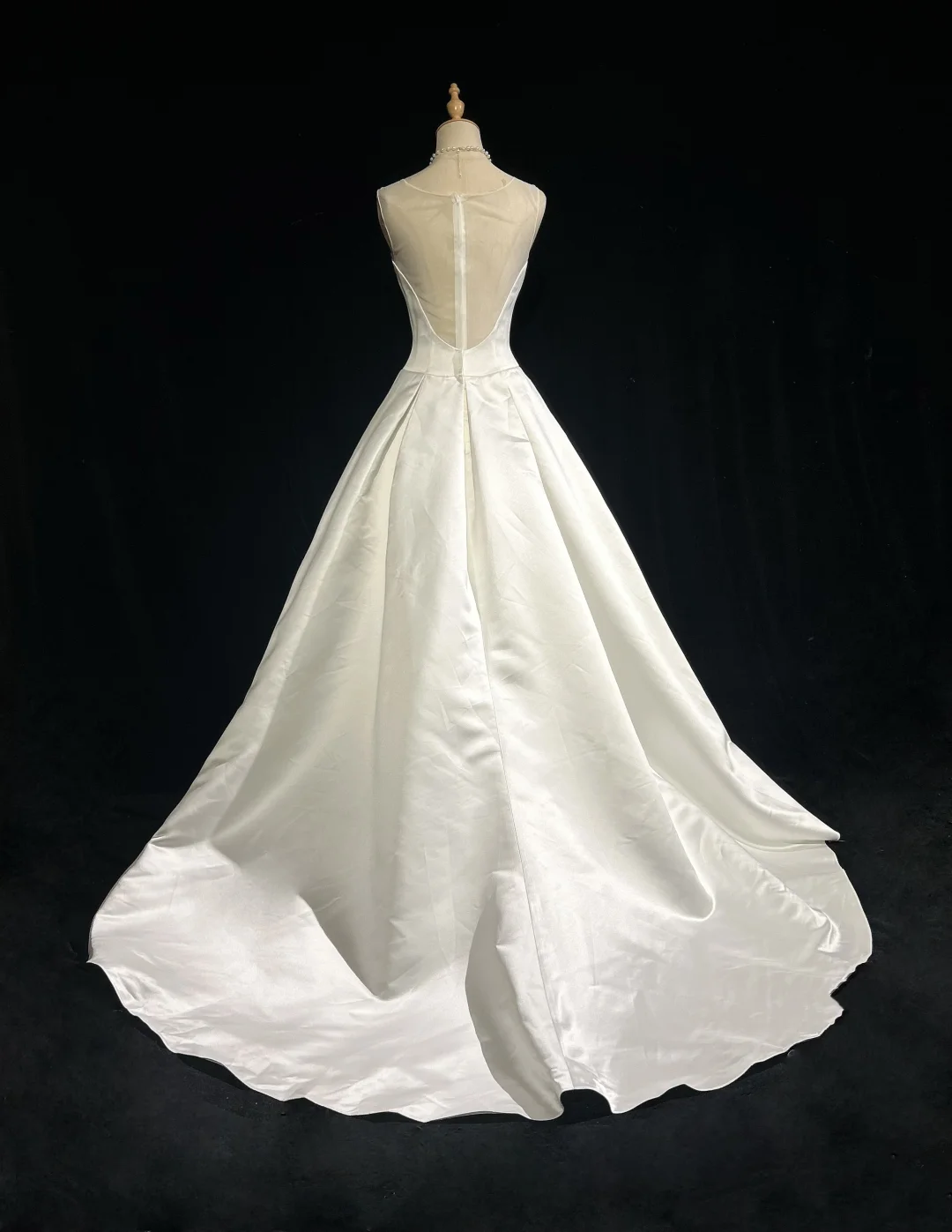 Vintage Wedding Dress A line V Neck White Satin Sleeveless Long Vintage Wedding Dresses Bridal Gowns Brides Gown DH401