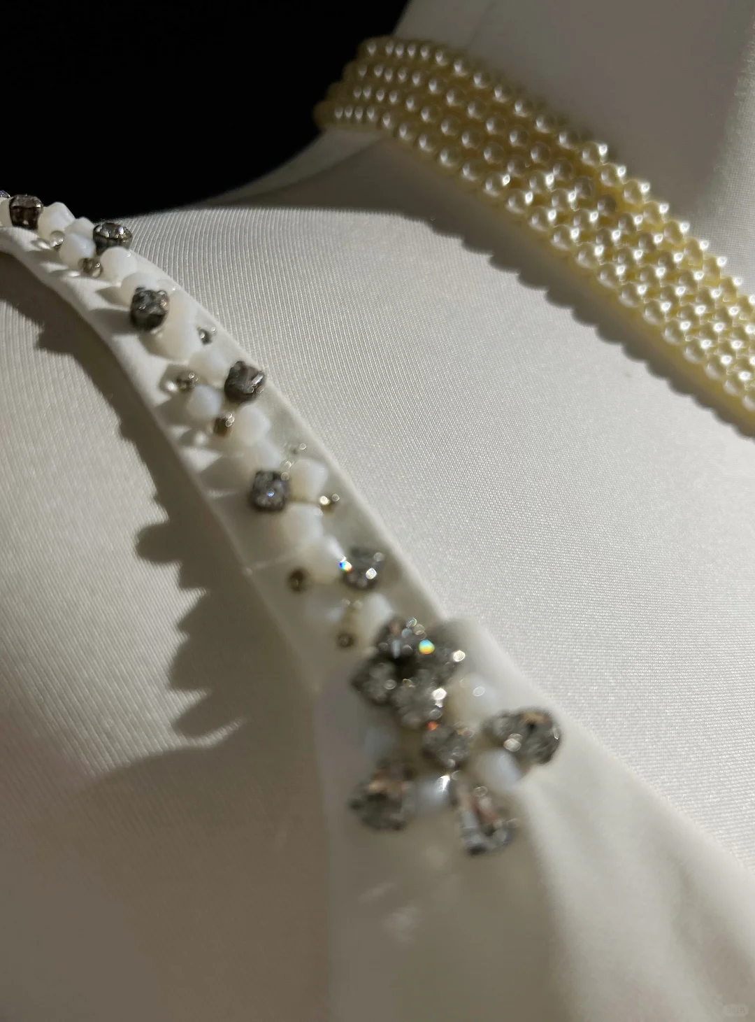 Modern A line Straps Silver Beads Chiffon Long White Backless Wedding Dresses Elegant Bridal Gowns DH657