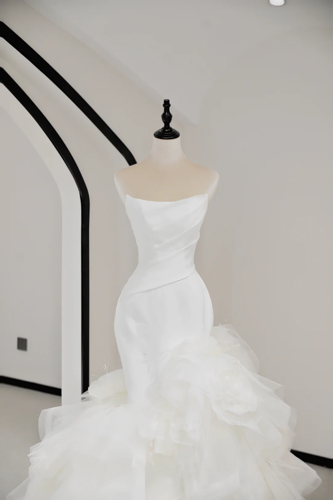 Unique Bridal Gown Mermaid Strapless White Satin Long Wedding Dresses Elegant Brides Gowns DH734