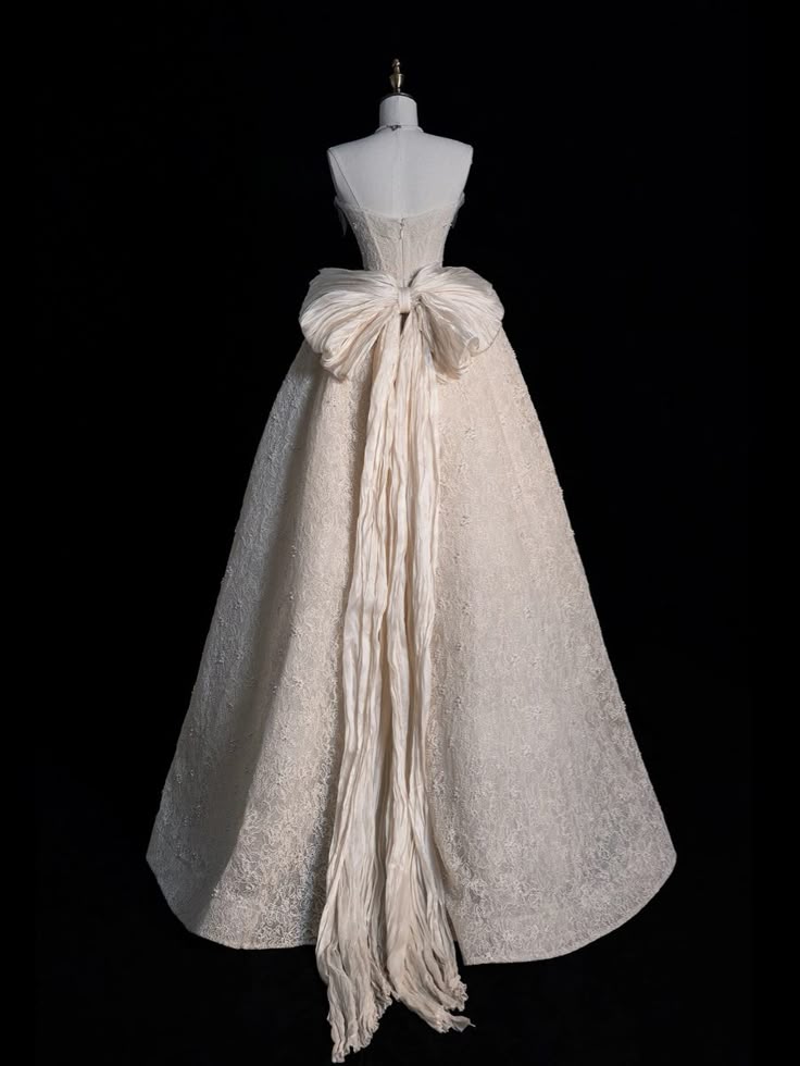 Unique Wedding Dress Ball Gown Strapless Neck Lace Long Wedding Dresses Bridal Gowns Elegant Brides Gown DH741