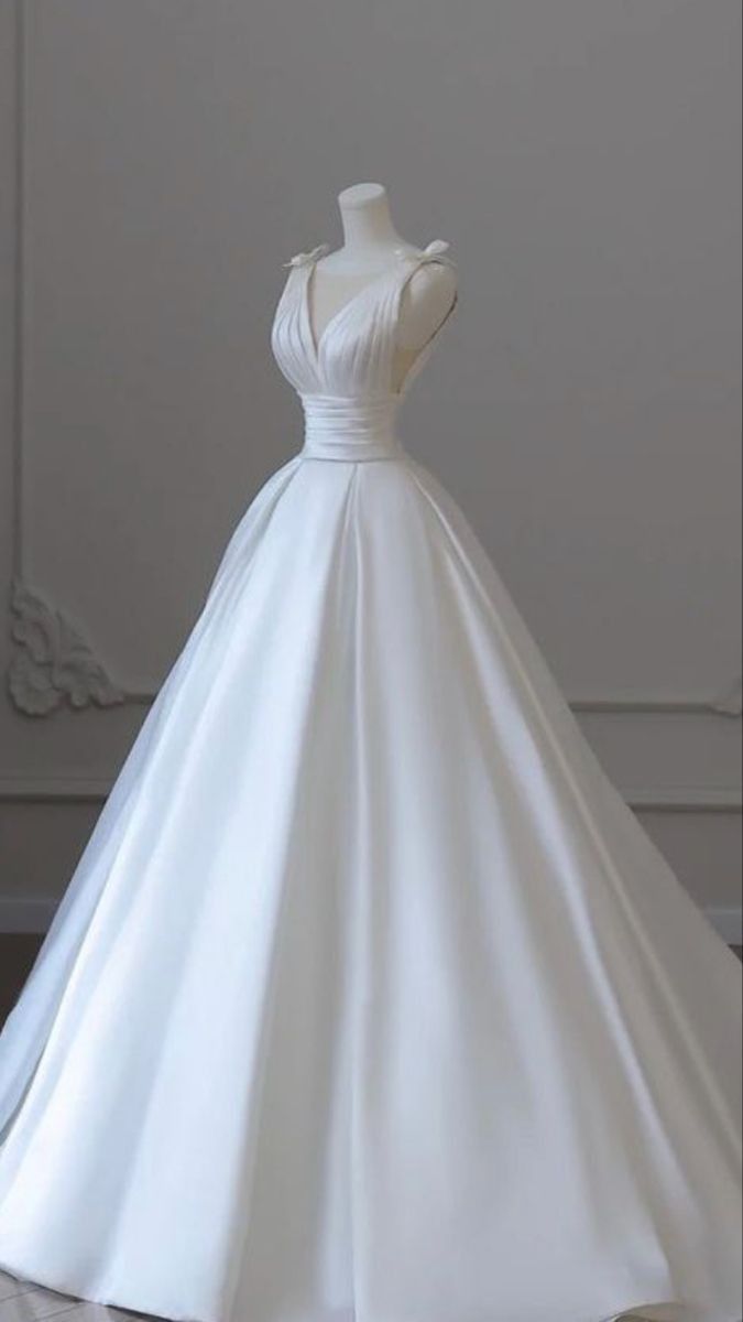 Classic Bridal Gown Ball Gown V Neck Satin Long White Wedding Dresses Elegant Bridal Gowns DH756