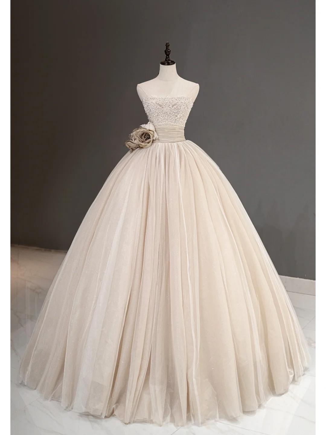 Unique Bridal Gown Ball Gown Strapless Champagne Tulle Long Wedding Dresses With Silver Beads Elegant Brides Gowns DH866