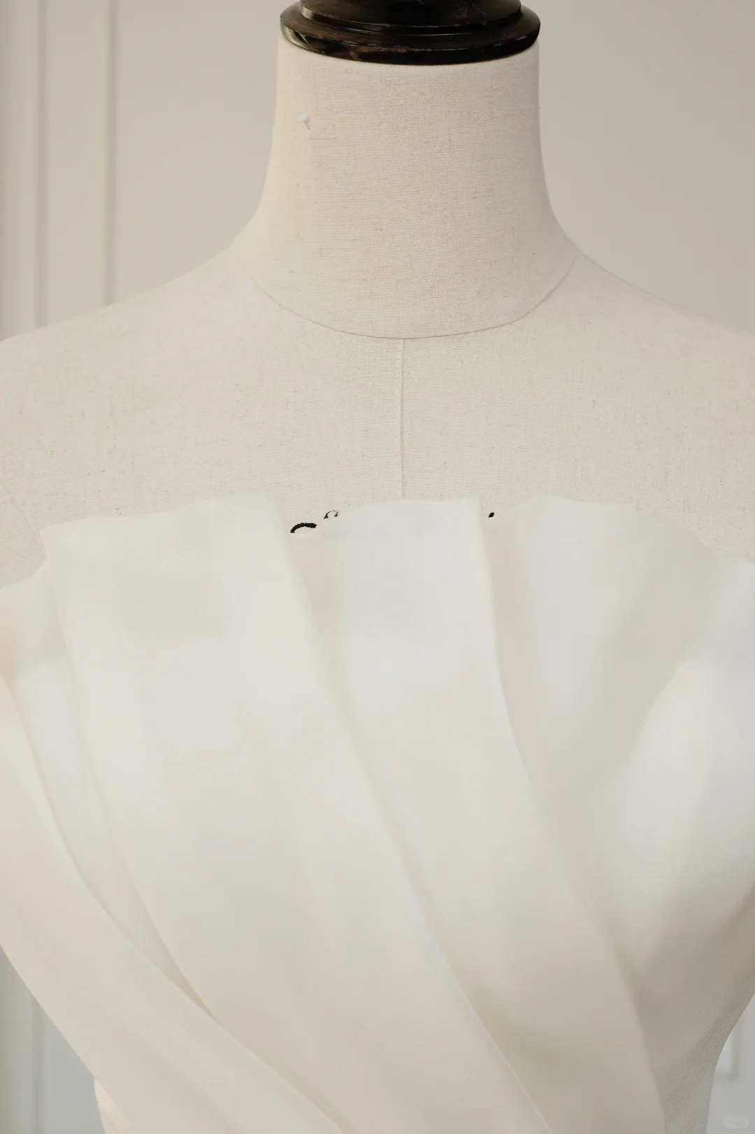 Timeless Bridal Gown Ball Gown Strapless Organza Sleeveless Long White Wedding Dresses Elegant Bridal Gowns DH892