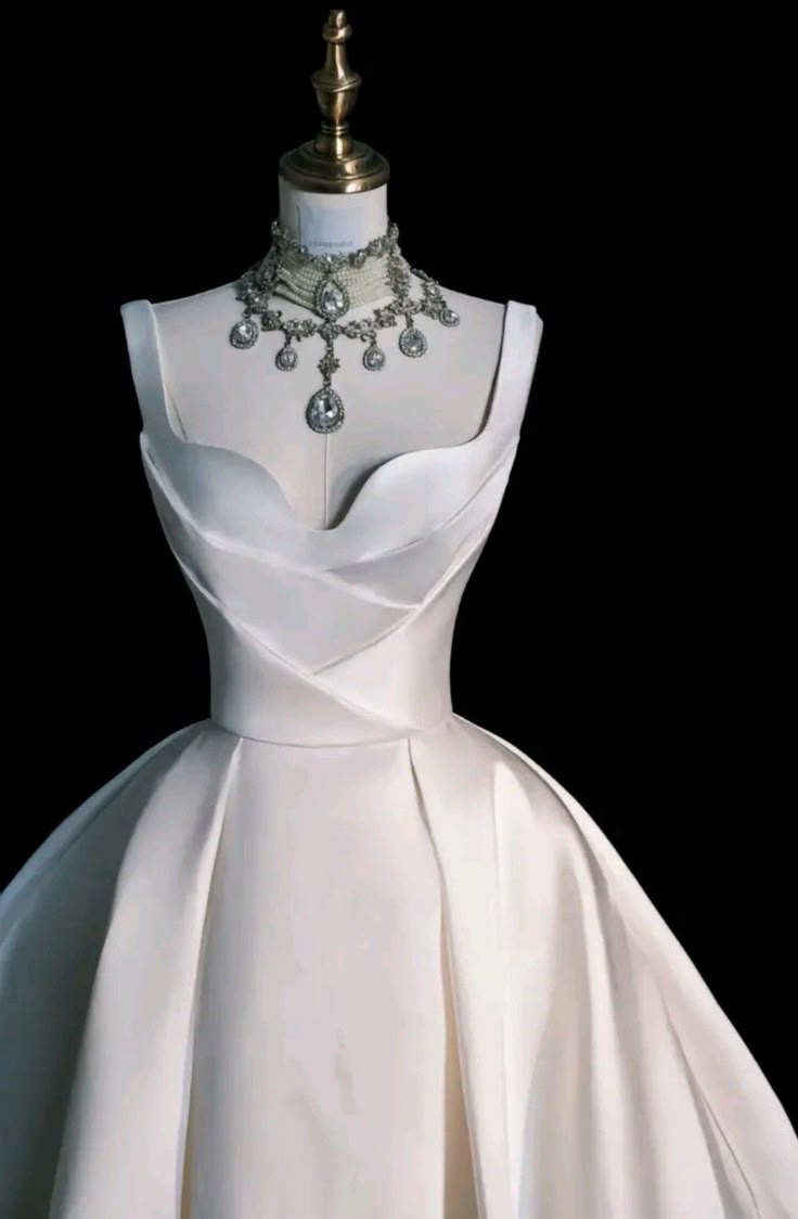 Princess Bridal Dress Ball Gown Sweetheart Sleeveless Satin White Wedding Dresses Pretty Bridal Gowns DH939