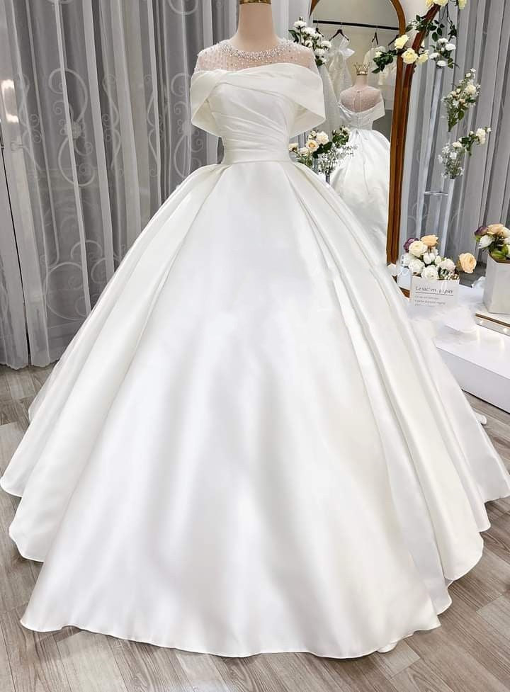 Timeless Bridal Gown Ball Gown Off The Shoulder White Satin Long Pleated Silver Beads Wedding Dresses Elegant Bridal Gowns DH957